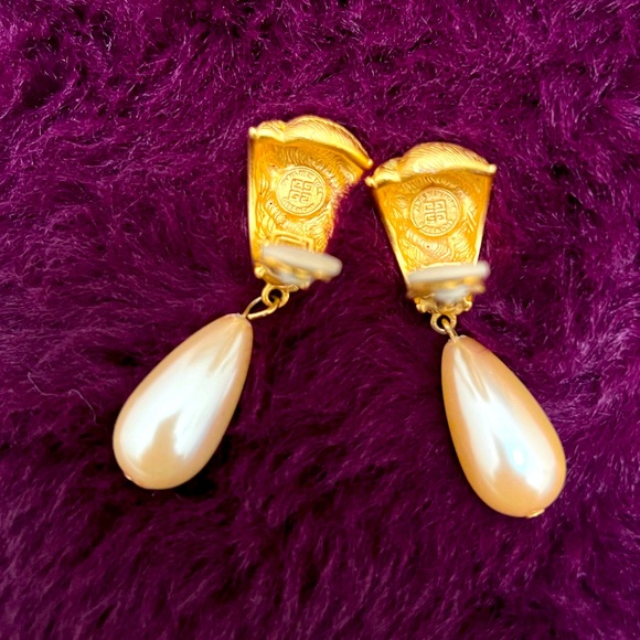 Vintage 80's Runway Authentic, Signed, Givenchy Gold and Pearl Drop Earings - Picture 6 of 7